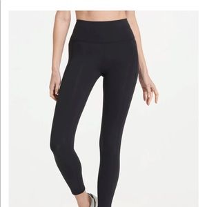 Vuori pocketed leggings size medium